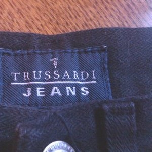 фирменные джинсы